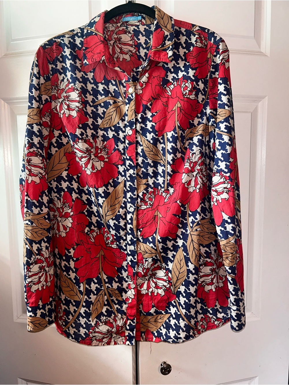 J. McLaughlin Red Floral Button-Up shirt on Navy Houndstooth
